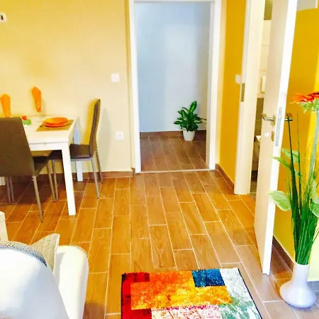 Feel The Colors Of Beautiful - Orange Apartment Koper