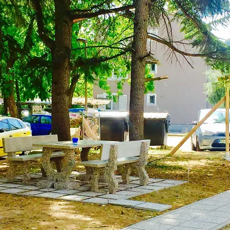 Feel The Colors Of Beautiful - Orange Apartment *